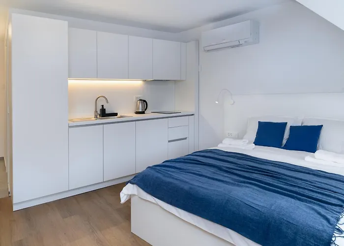 Primus Apartments